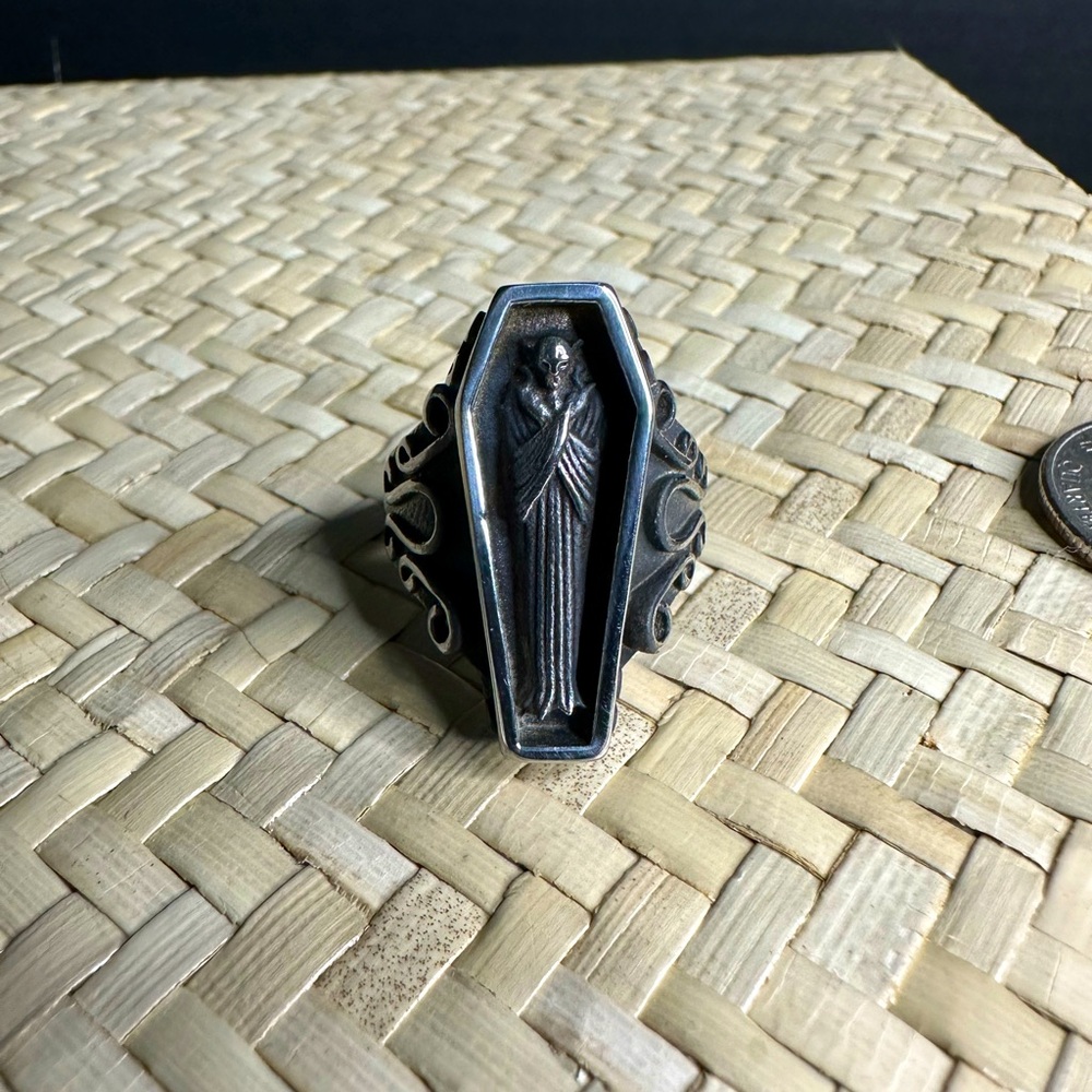 Vampire Coffin Skull Ring Unique High Quality Stainless Steel‎ Ring.